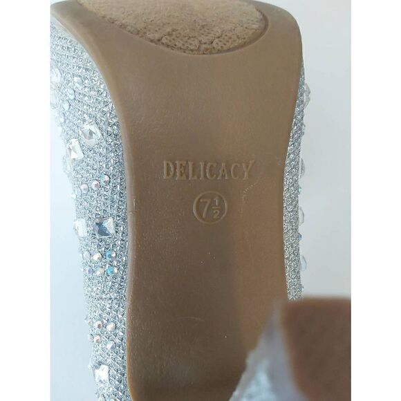 Delicacy Studded Pumps Silver Sz 7 1/2 4 inch heel - Picture 6 of 10